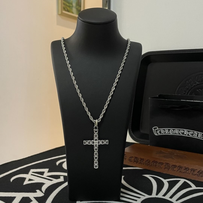 Ch*0me He**ts necklaces